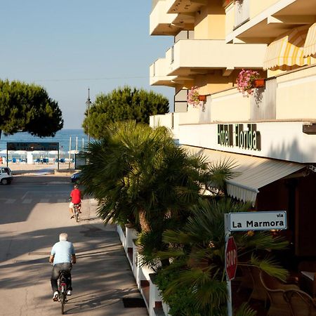 Hotel Florida Silvi Marina Exteriör bild