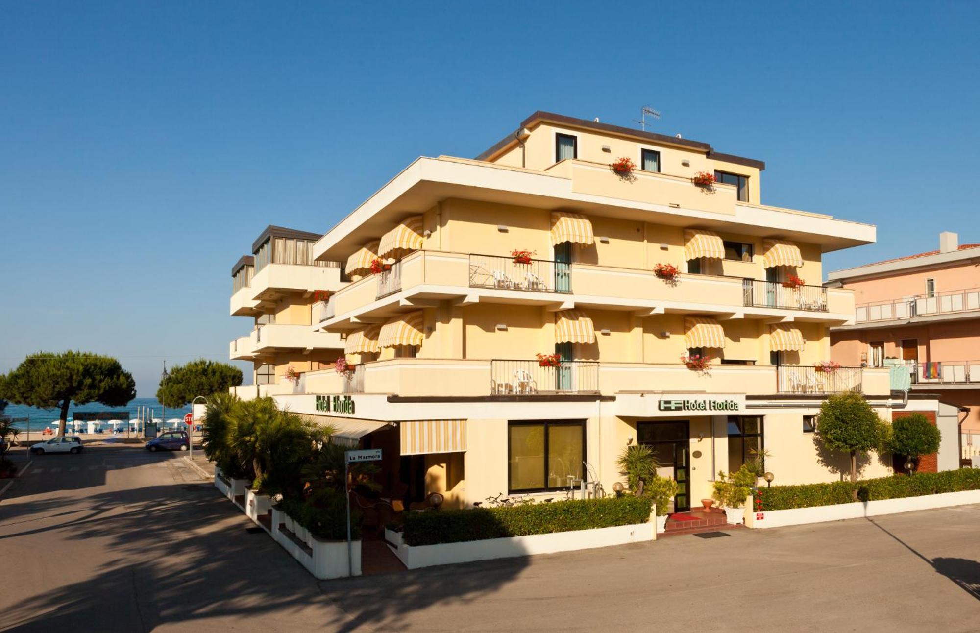Hotel Florida Silvi Marina Exteriör bild