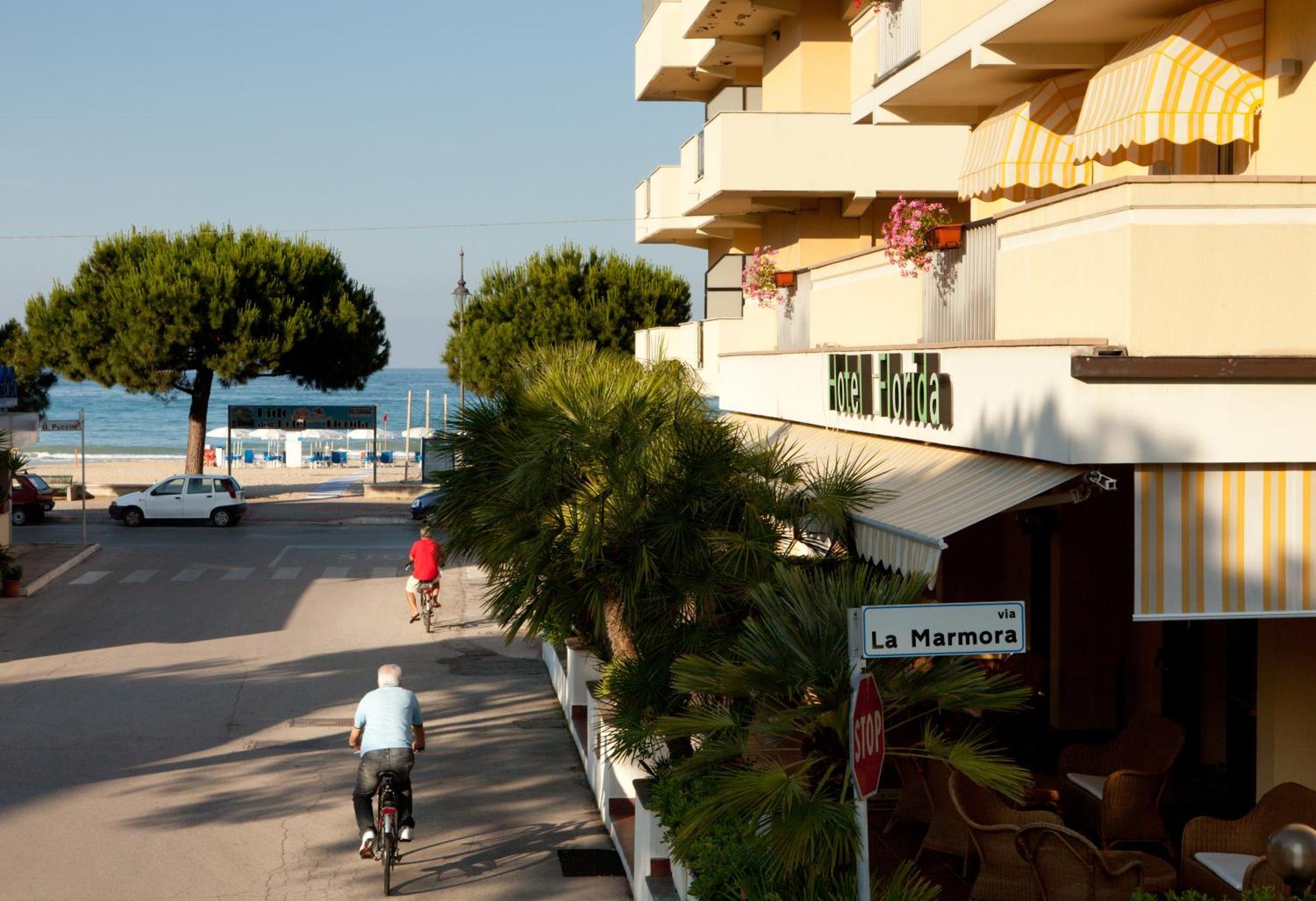Hotel Florida Silvi Marina Exteriör bild